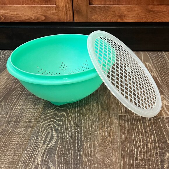Tupperware Colander/Strainer with Lid - Picture 5 of 12